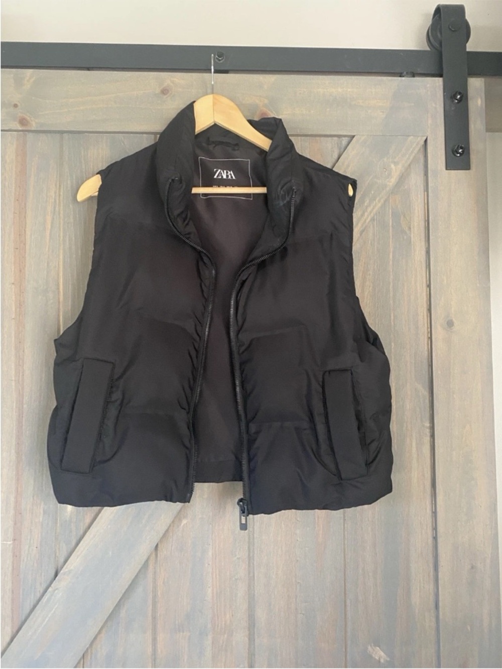 ZARA Cropped Black Quilted Puffer Water Repellent Vest